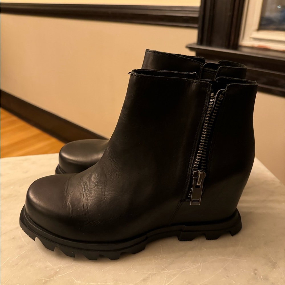 Sorel Women Joan of Artic III Lug Sole Chelsea Bootie